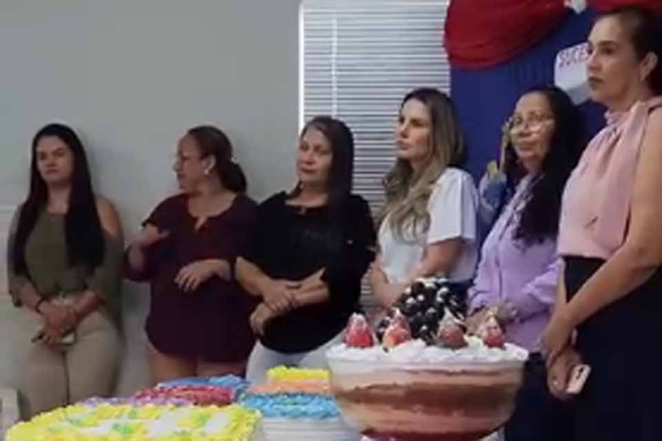 Semdes realiza entrega de certificados de conclusão de uma oficina de fabricação e confeitaria de bolos