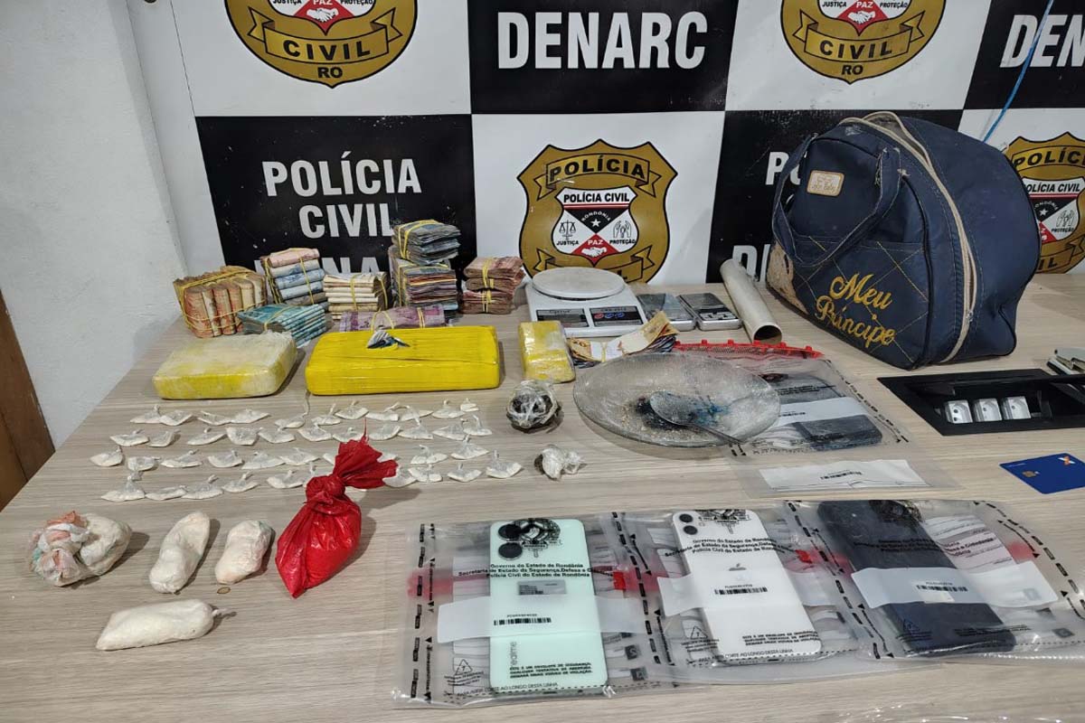 Denarc prende dois homens, apreende drogas e mais 30 mil reais 