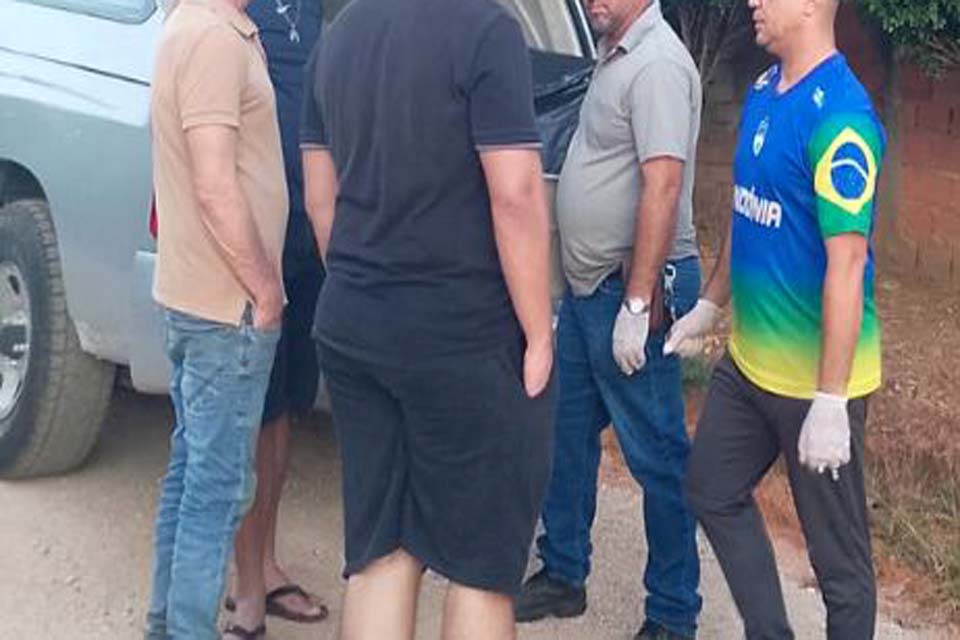 Homem é encontrado morto dentro de freezer em residência 