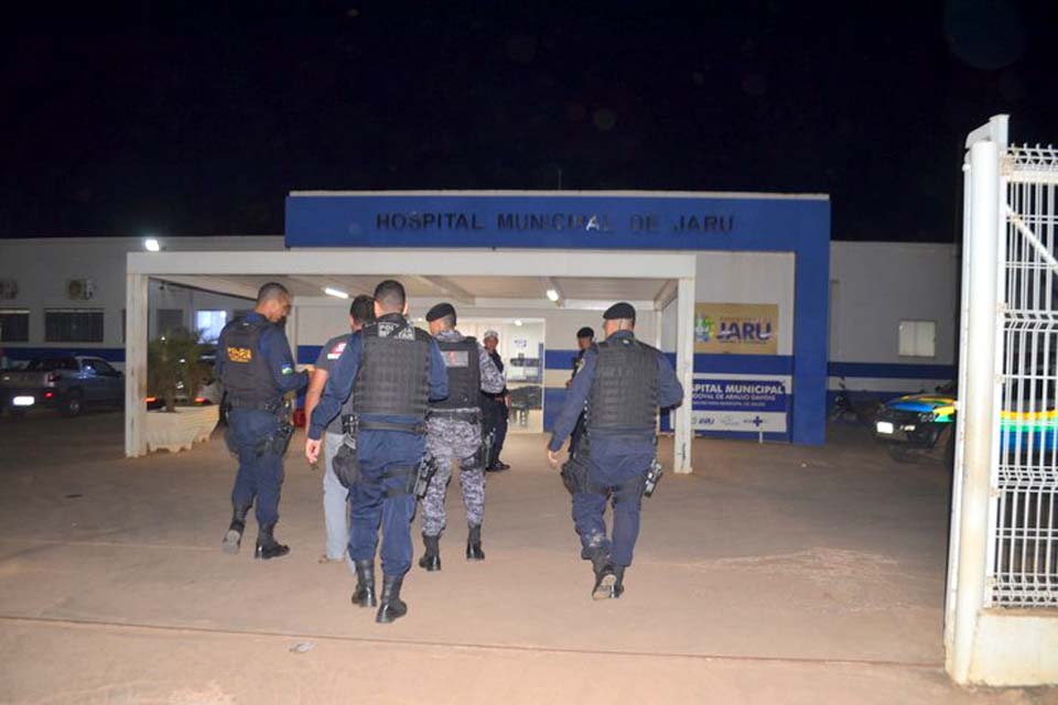 Homem armado faz ex-mulher de refém e acaba sendo alvejado pela PM