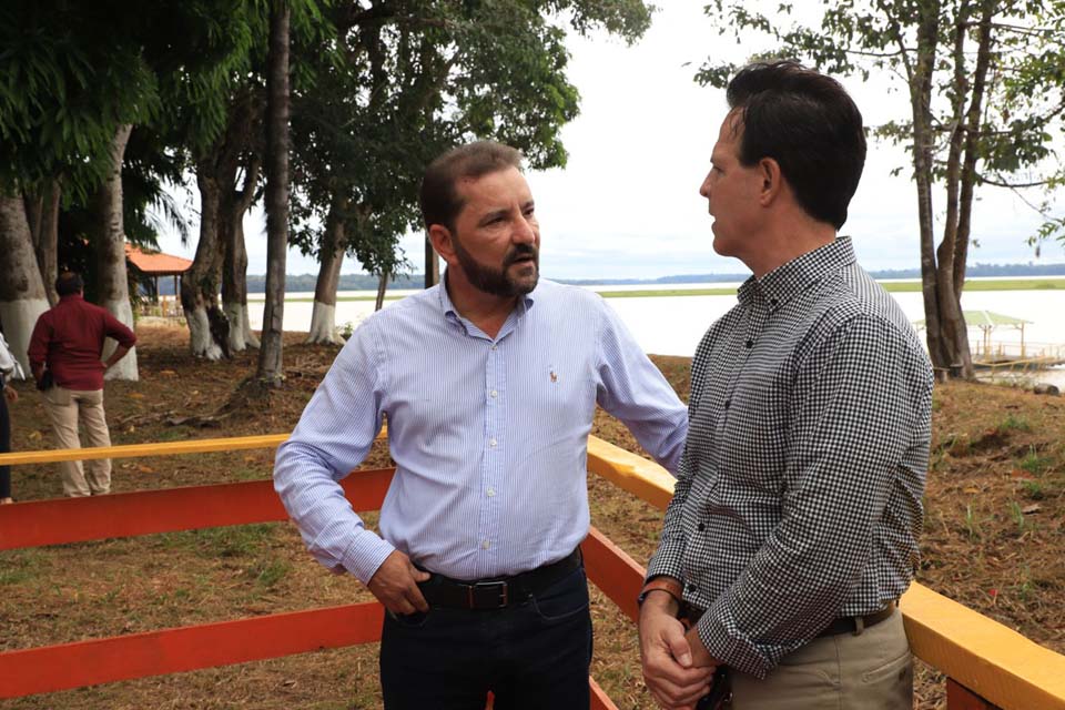  Prefeito Hildon Chaves participa de solenidade de entrega do píer da Vila de Nova Teotônio que teve estruturas restauradas