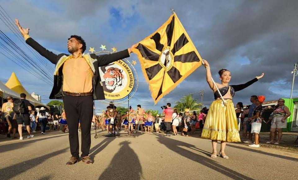 Família Asfaltão entrega sinopse aos compositores e compositoras