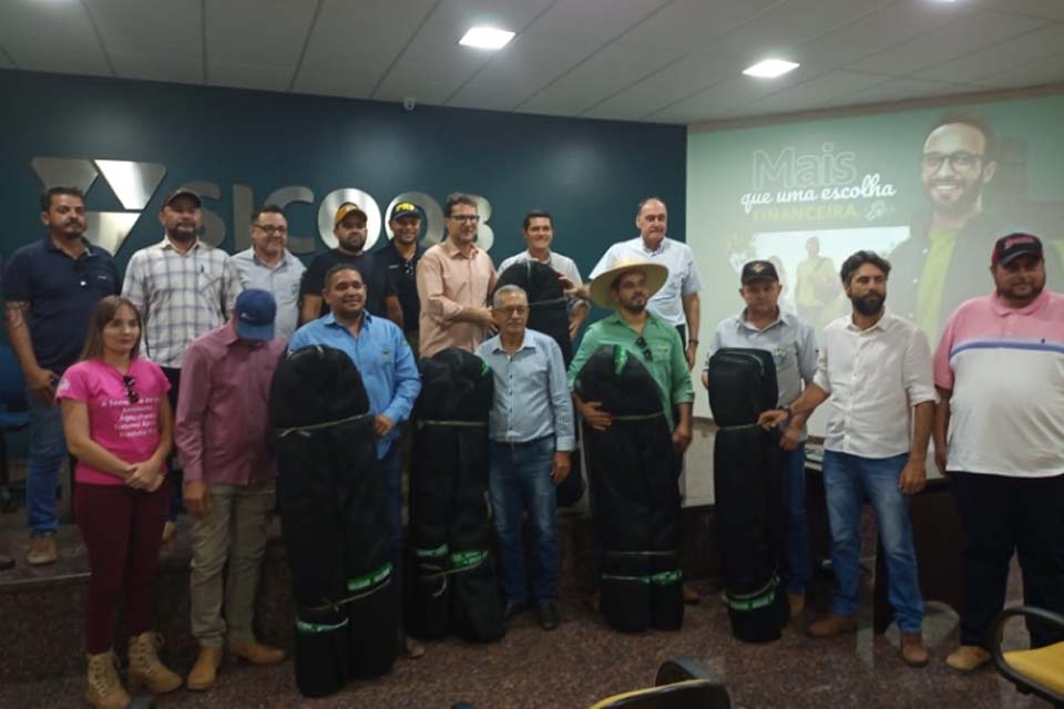 Projeto do Judiciário recebe sombrites para proteção das plantas