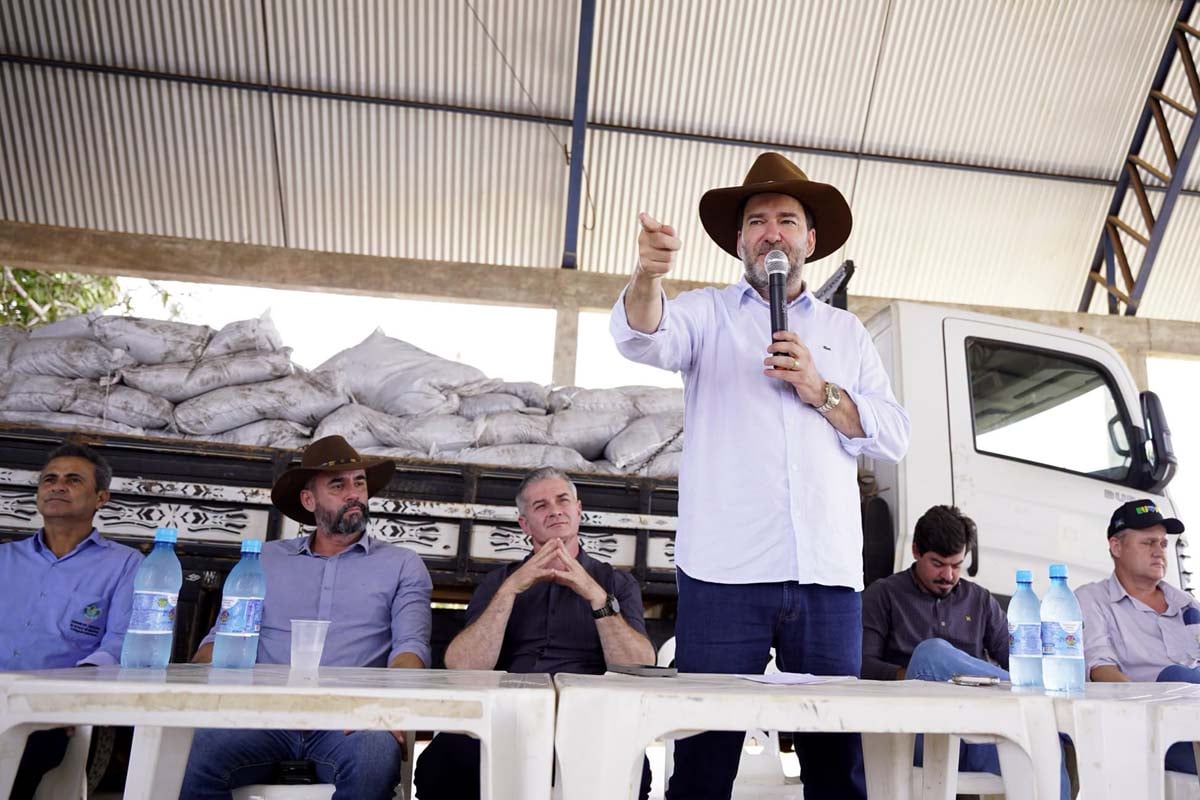 Deputado Alex Redano participa de entrega de 120 kits agrícolas em Alta Floresta do oeste