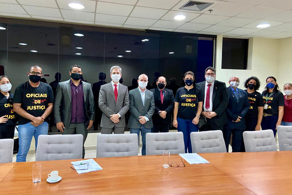 Atendendo pedido de Deputado, Sindicato e Oficiais de Justiça se reúnem com Magistrados em busca de entendimento