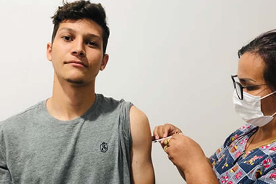  Prefeitura libera quarta dose da vacina contra covid-19 para pessoas com 18 anos ou mais