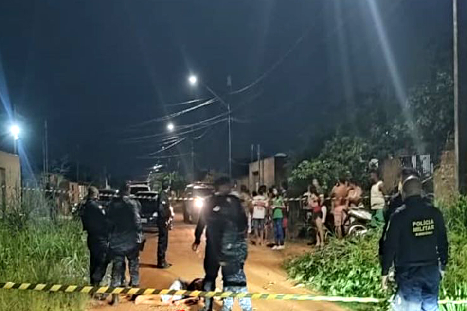 Jovem é executado a tiros enquanto andava de bicicleta na zona Leste