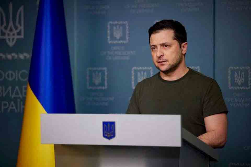 Presidente da Ucrânia pede sanções mais duras após ataque a usina nuclear