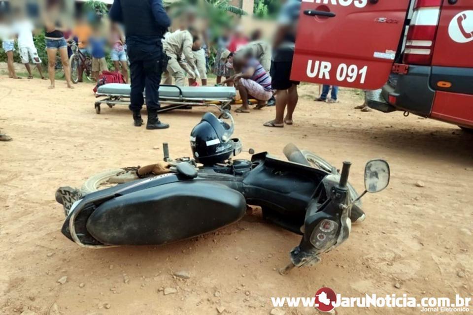 Motociclista é socorrido em estado grave depois de “rampar” quebra-molas