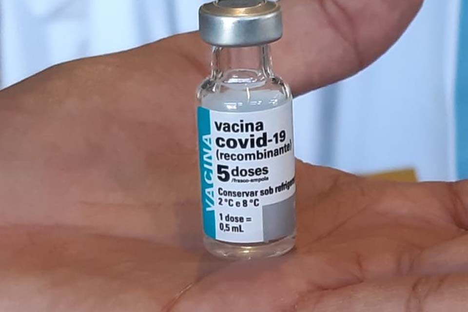 Vacinação contra a covid-19 de moradores com Síndrome de Down é realizada
