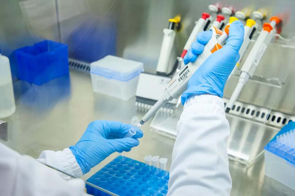 Pesquisadores da USP testam técnica que diagnostica câncer em amostras de saliva e urina