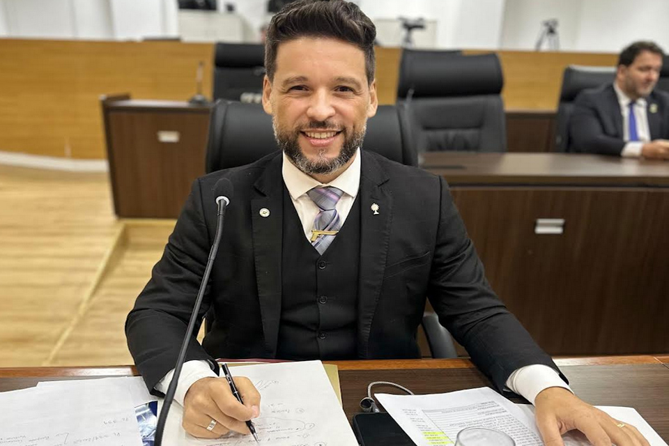 Deputado Delegado Camargo vota a favor do PCCS dos servidores da segurança pública