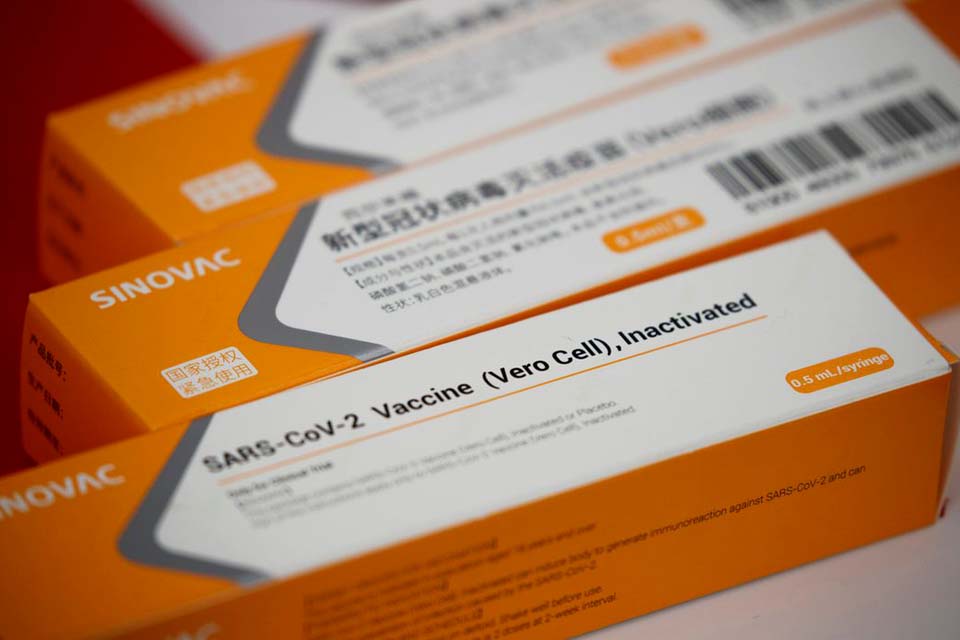 Coronavac apresenta eficácia superior a 50%, afirma Instituto Butantan