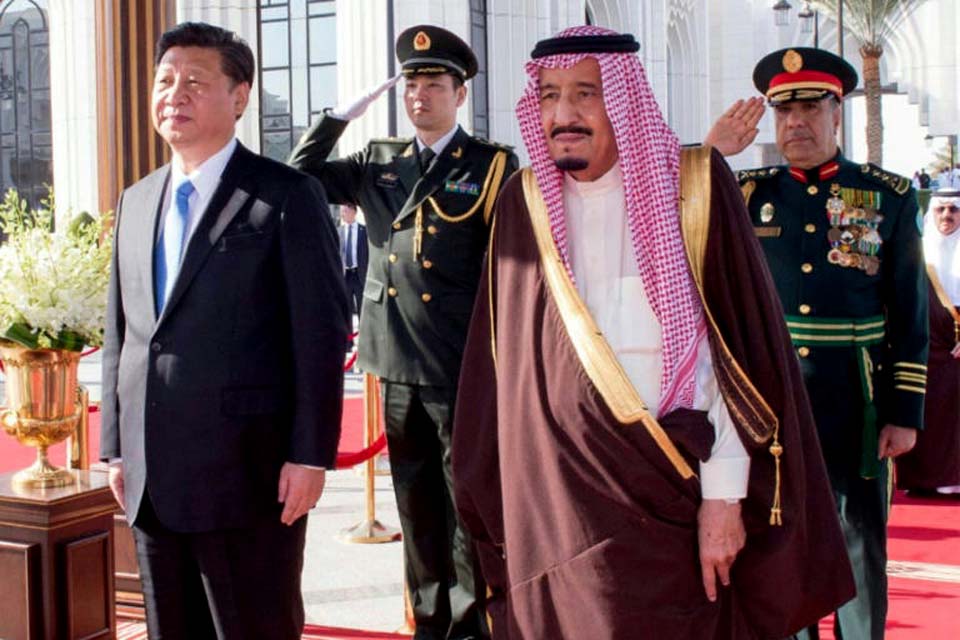 Presidente chinês visita Arábia Saudita para encontrar líderes árabes