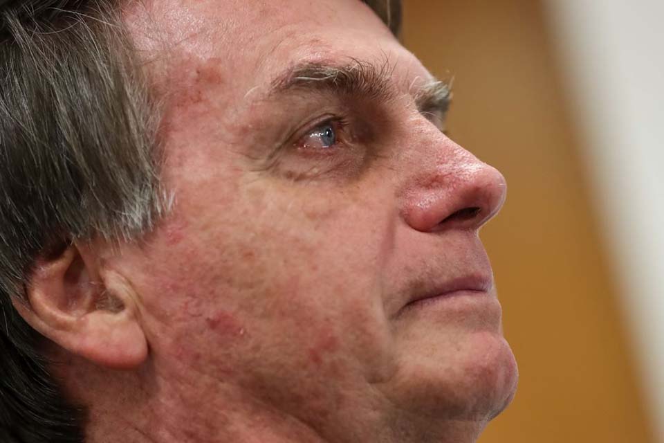 Bolsonaro liga para Trump e agradece envio de mil respiradores