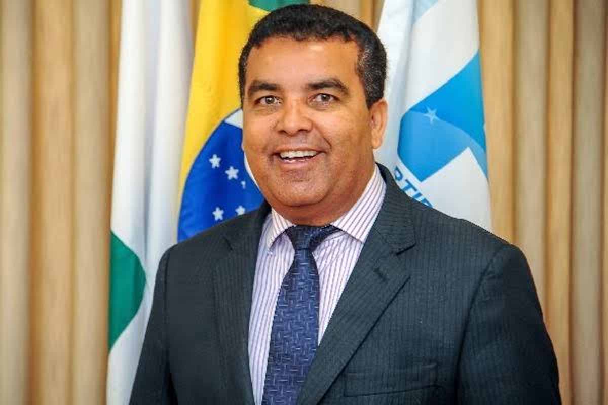 TCE dá mais 30 dias a Lindomar Garçon para apresentar plano da educação e alerta para risco de multa