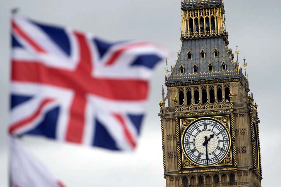 Covid-19: Inglaterra fechará bares e restaurantes às 22h