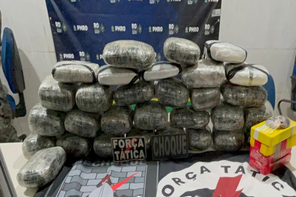 BPChoque apreende drogas escondida em carreta de soja na BR-364