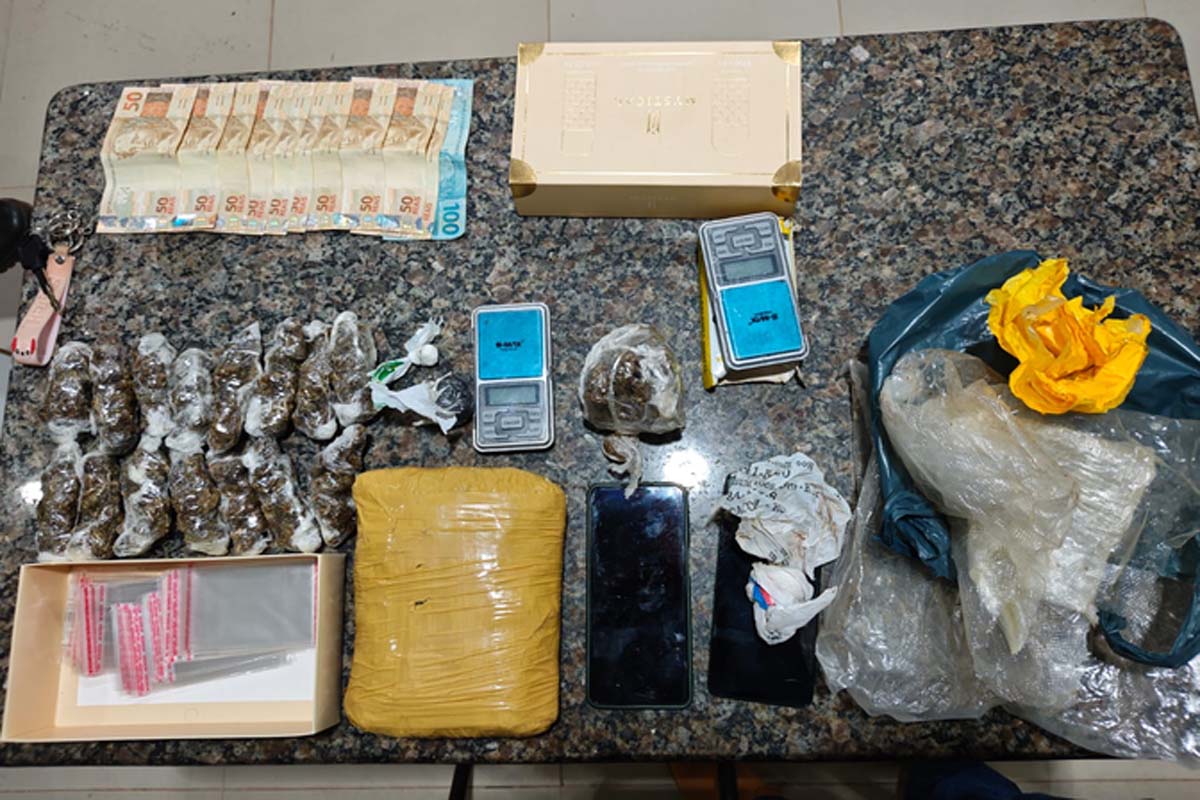 PM apreende drogas, dinheiro e balanças de precisão na Linha 9