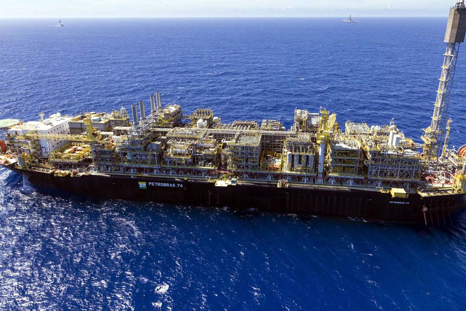 Campos do pré-sal batem recorde de produção em fevereiro