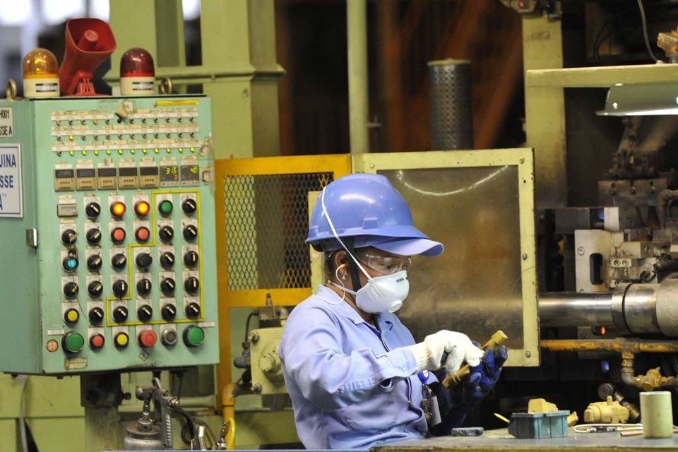 CNI diz que pandemia causa impacto intenso na atividade industrial