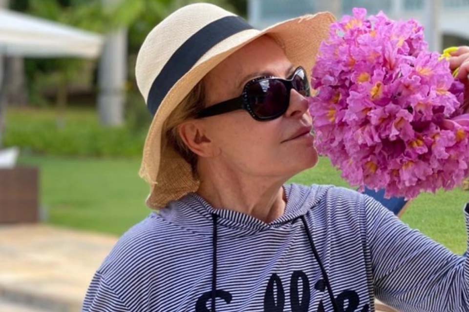 Ana Maria Braga agradece a Tati Machado por segurar programa ao vivo durante piriri