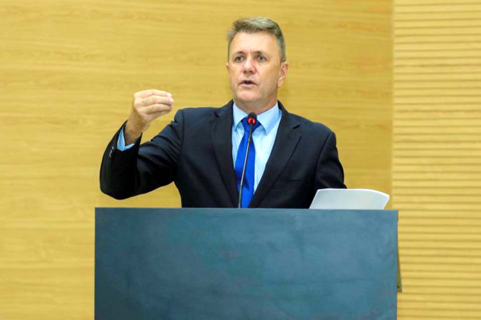 Luizinho Goebel denuncia abandono e cobra pavimentação da RO-133, em Espigão