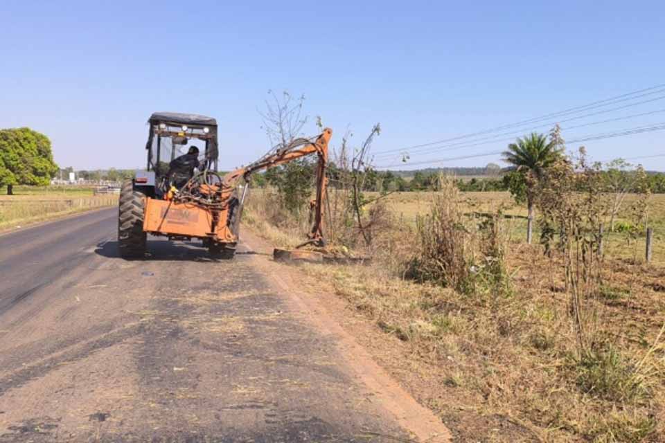 Governo realiza roçagem mecanizada nas rodovias da Zona da Mata