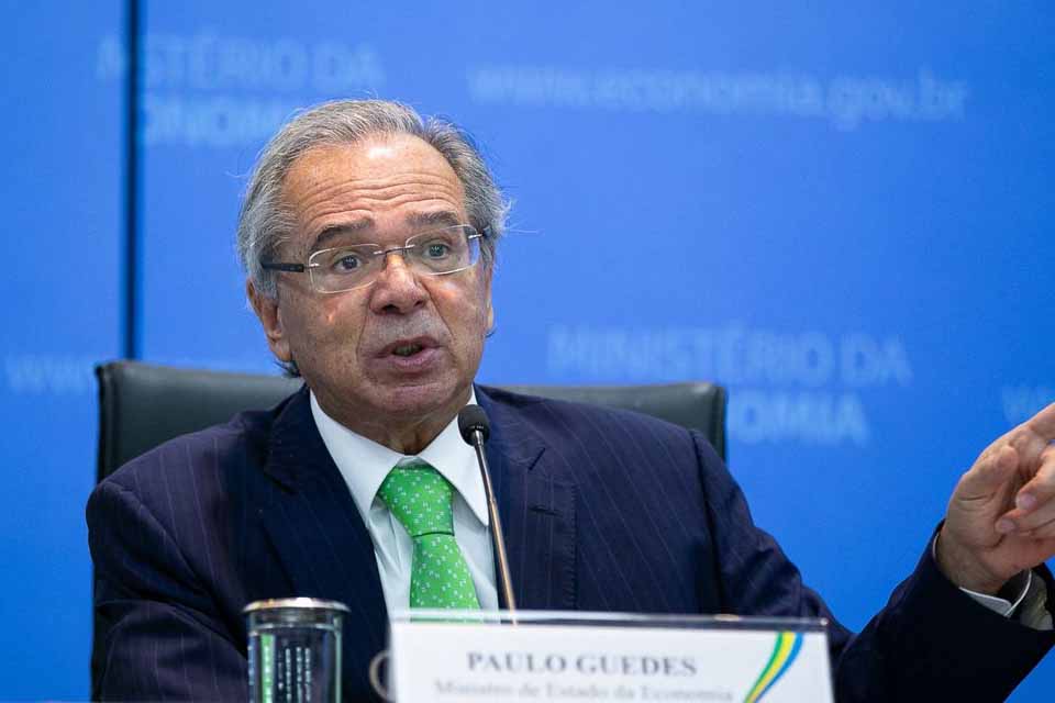 Paulo Guedes defende taxar super-ricos e desonerar empresas