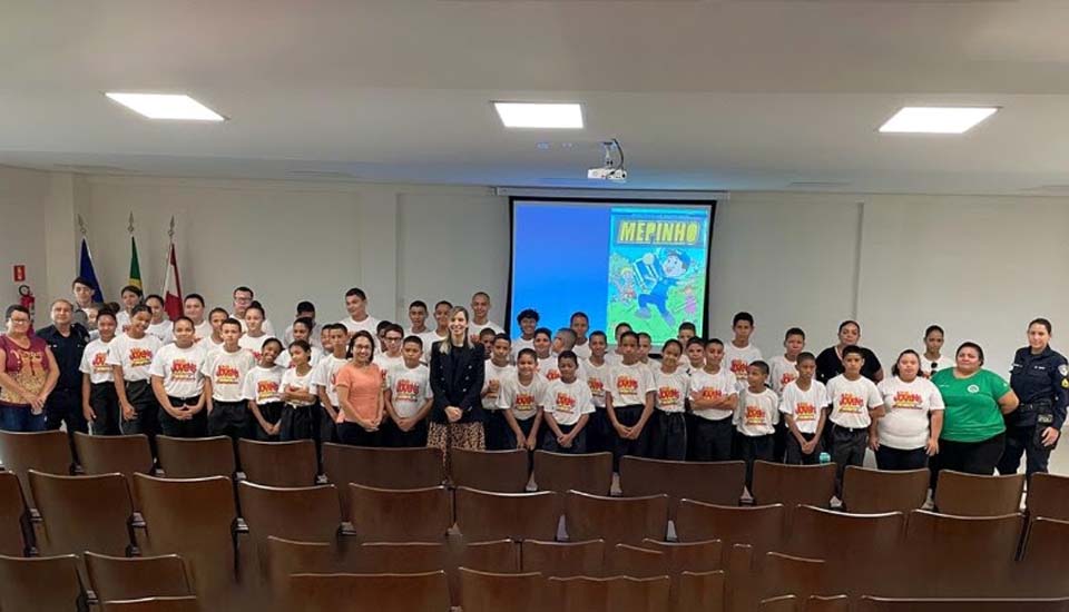 Promotoria de Ji-Paraná recebe visita de alunos do Projeto Polícia Militar Mirim