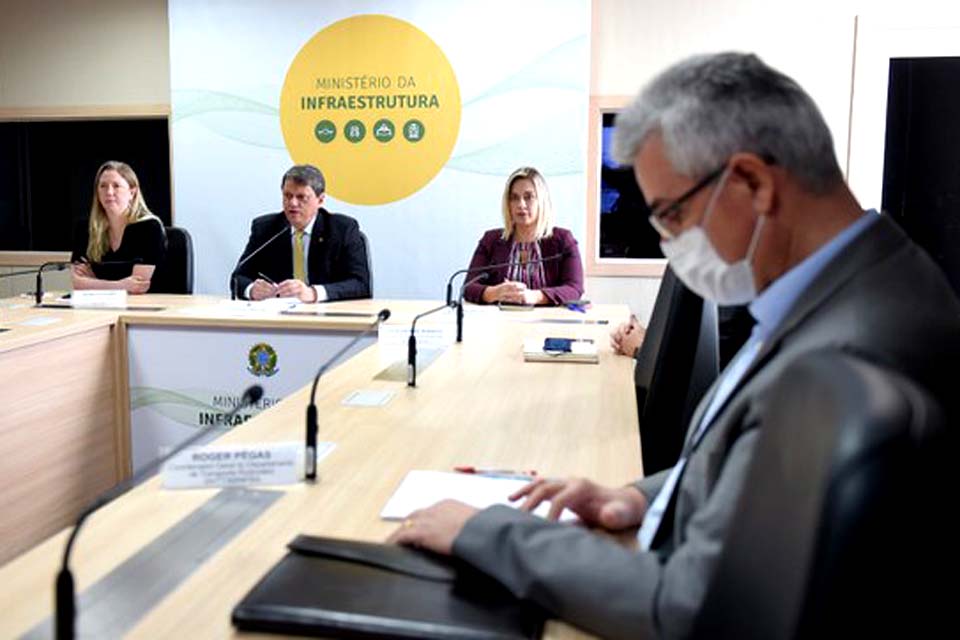 Pavimentação da BR-319 que liga Amazonas a Rondônia será um modelo de sustentabilidade, afirma ministro da Infraestrutura