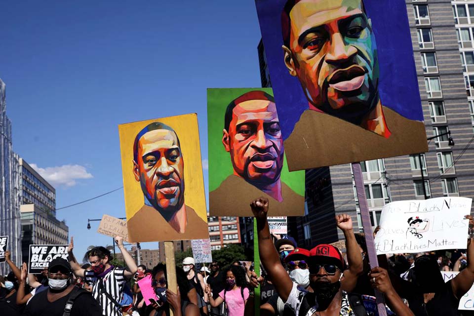 Paramédicos dizem que George Floyd estava morto quando chegaram