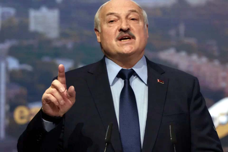 Lukashenko ameaça usar armas nucleares contra vizinhos de Belarus