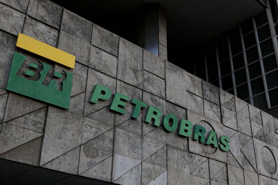 Petrobras chamará 2.710 aprovados em concursos