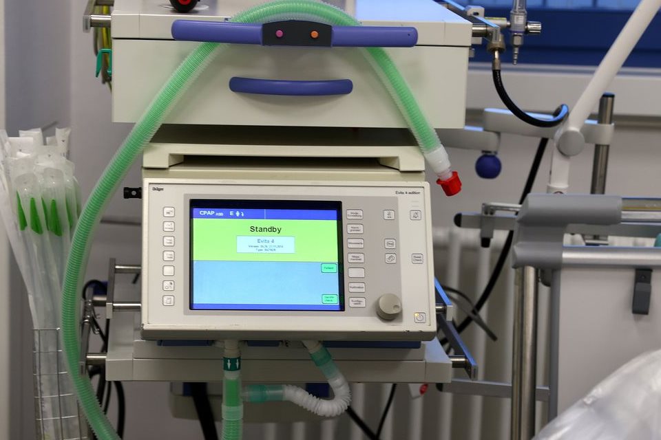 Justiça bloqueia bens de acusados de compra irregular de equipamentos