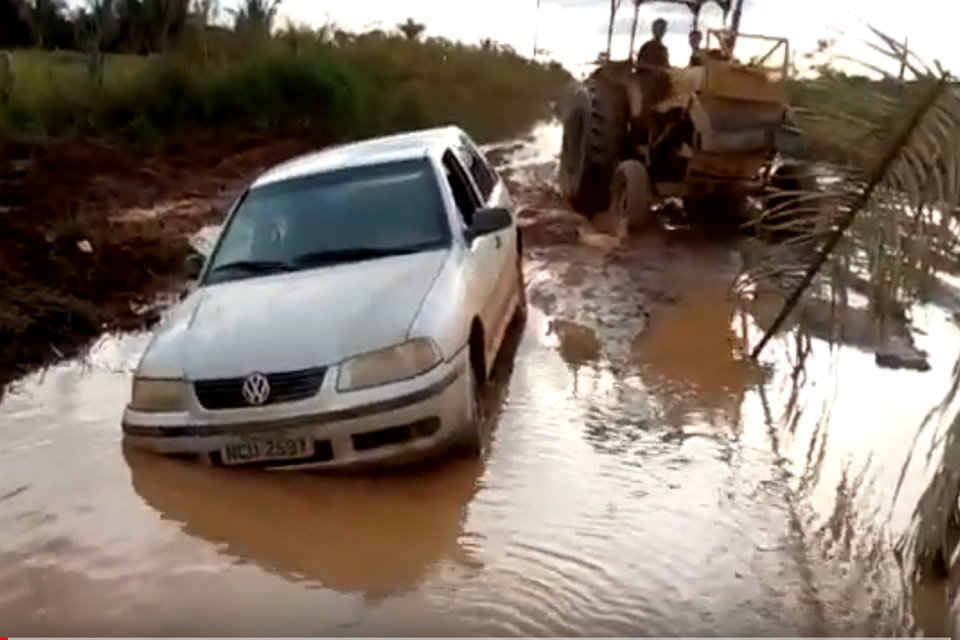 As ROs que deveriam estar pavimentadas estão esburacadas e as vicinais sem as mínimas condições de tráfego