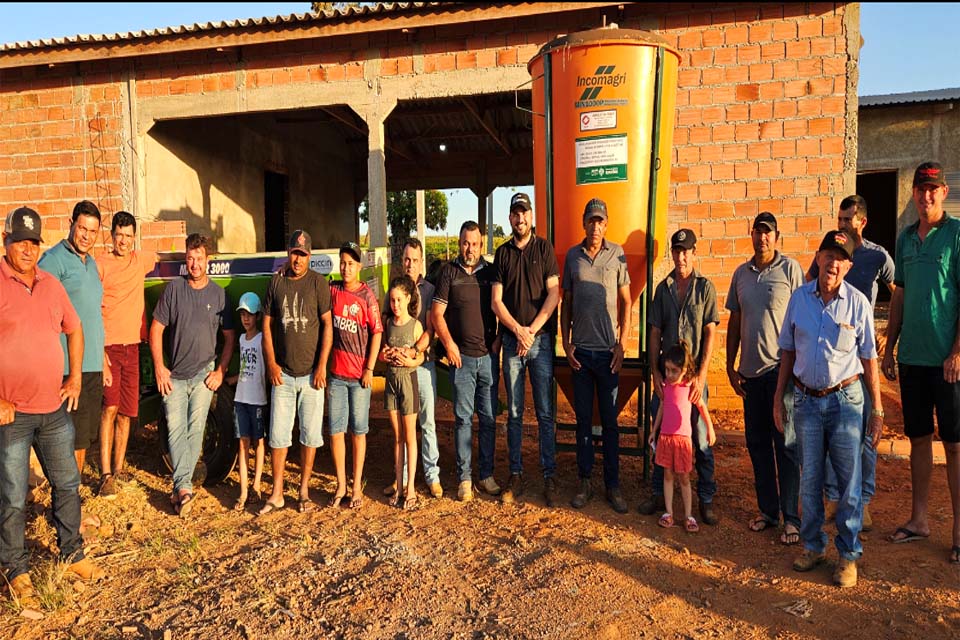 Agricultores de Santa Luzia Agradecem deputado jean Mendonça por implementos agrícolas