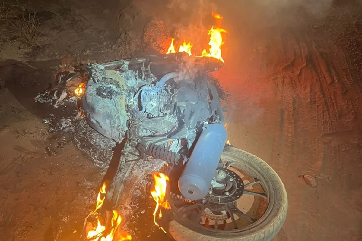 Moto roubada em tentativa de latrocínio é encontrada incendiada na zona rural 