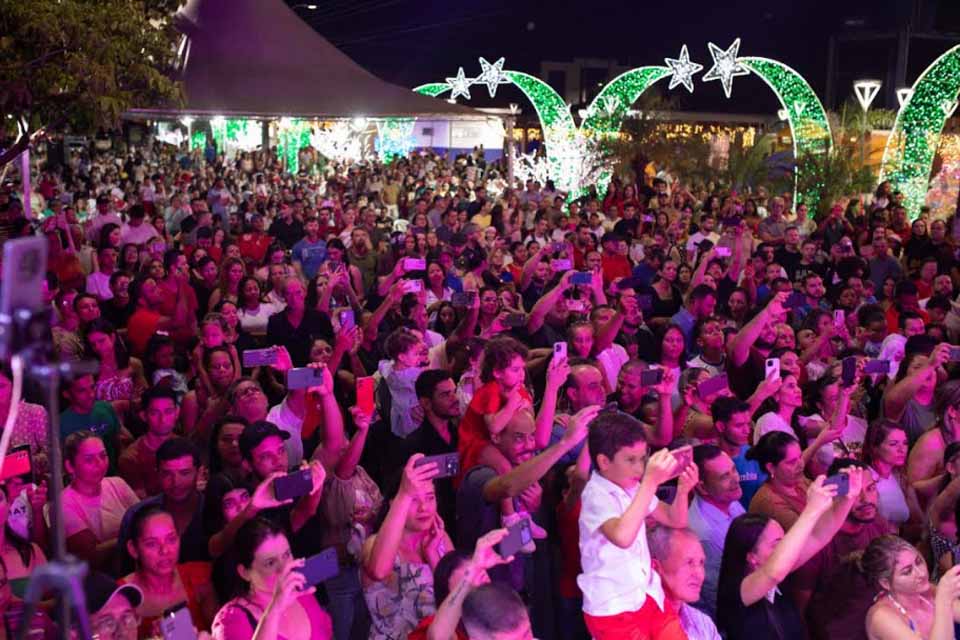 Emoção e casa cheia na primeira noite da Cantata Natalina de Jaru