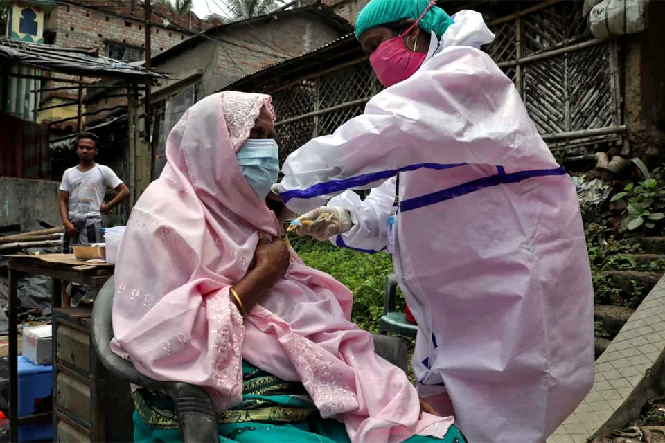 Alívio de restrições na Índia pode piorar a pandemia no país