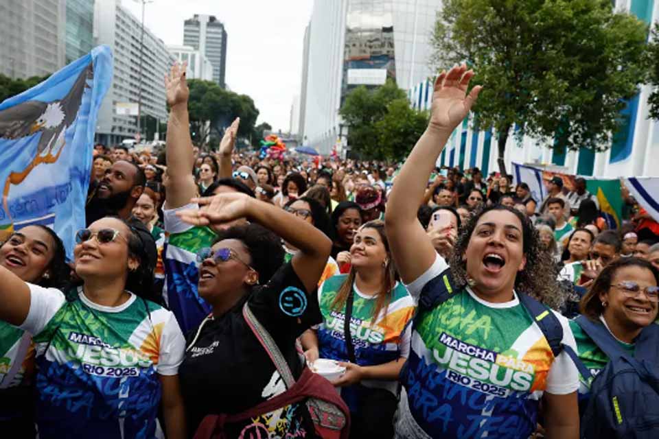 Marcha para Jesus mantém tom político com milhares de pessoas em SP
