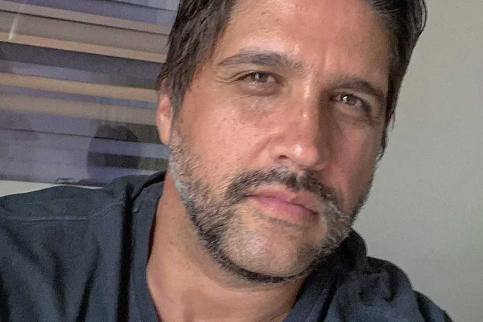 “Fui engolido pelo personagem”: Leo Chaves relembra síndrome do pânico no auge da fama