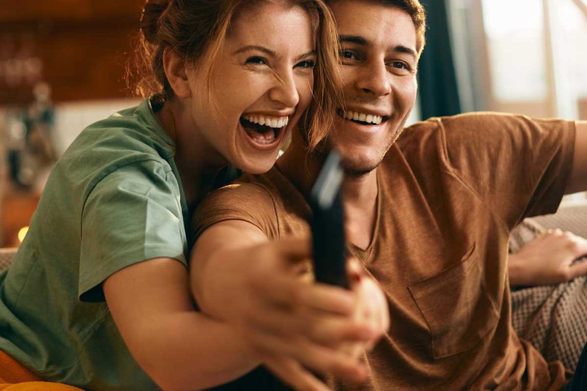 Ainda vale a pena assinar o combo de serviços da operadora de TV?