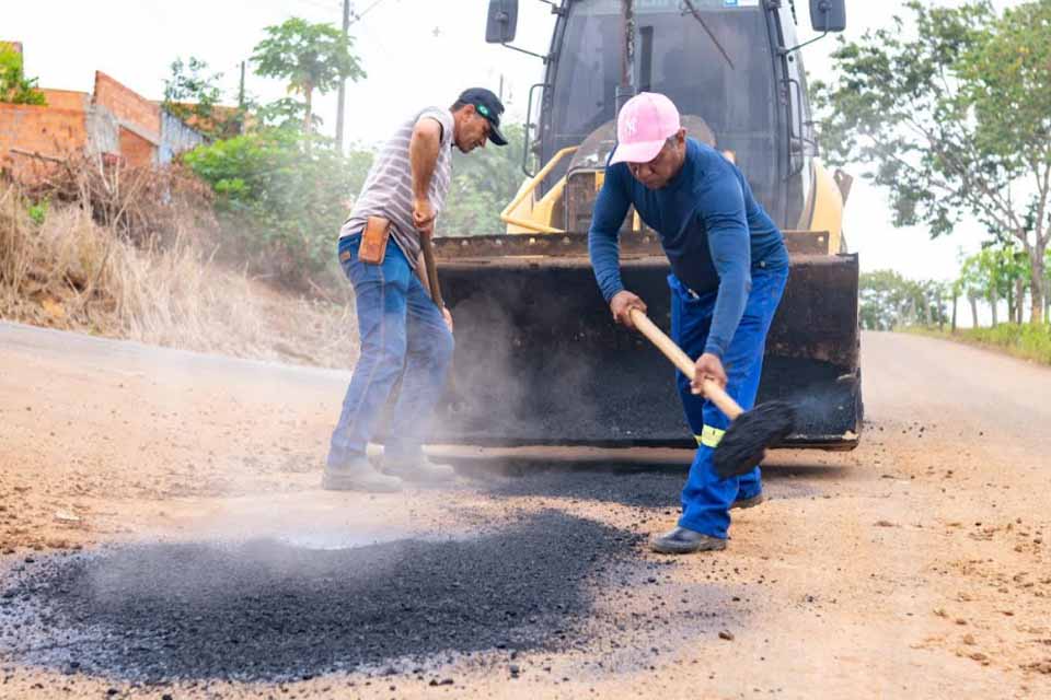 Prefeitura de Jaru realiza manutenção da pavimentação asfáltica na Linha 627 e nas ruas  Residencial Jardim Europa