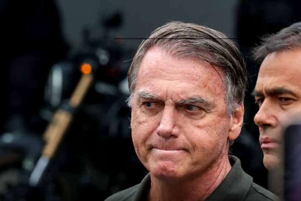 PL suspende atividades partidárias e salário de Bolsonaro