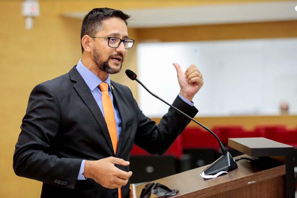 Deputado Anderson solicita ao DER urgência na recuperação da RO 387 no trecho que liga o município de Espigão do Oeste à BR-364