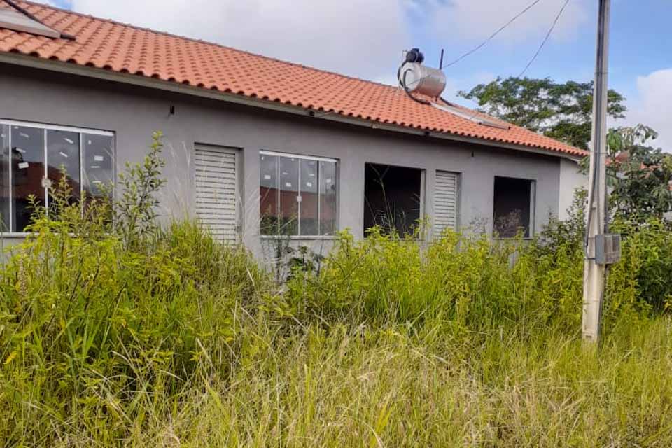 Famílias aguardam conclusão do Projeto habitacional em Espigão do Oeste há quase 8 anos