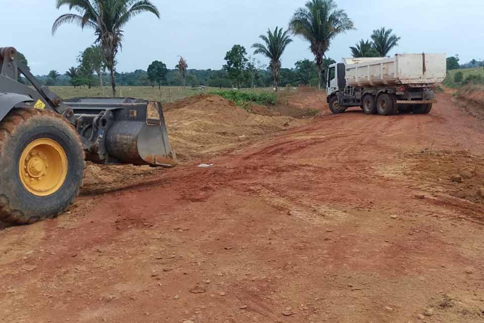 Prefeitura de Ji-Paraná intensifica recuperação da Linha 74, setor Riachuelo
