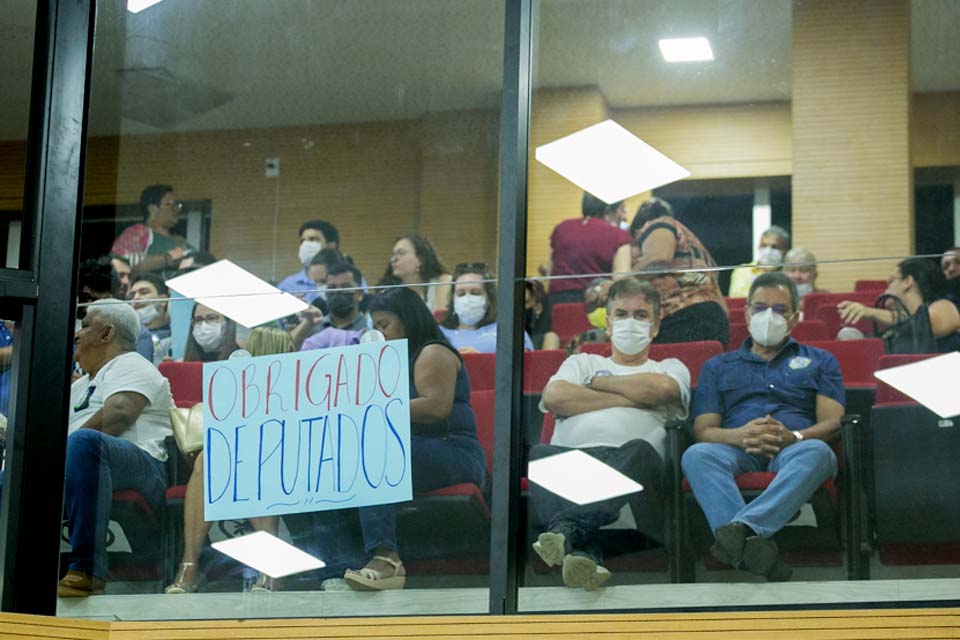 Deputados estaduais aprovam correção salarial dos servidores efetivos da Assembleia Legislativa