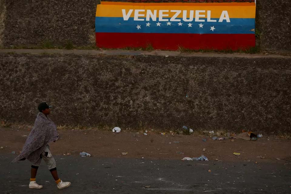 Brasil simplifica documentação para venezuelanos pedirem residência